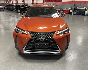 Lexus UX 200 SUV 2022 Usado, Negro, Tracción Delantera, Volante a la Derecha/Izquierda - Product Image 3