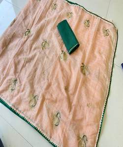 Hermoso sari nupcial de red con trabajo de perlas detallado, perfecto para novias que buscan un aspecto clásico pero elegante - Product Image 4