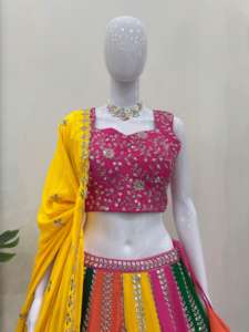 Hermosa ropa de fiesta Lehenga Choli con hilo y trabajo de secuencia - Product Image 2
