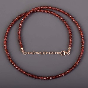 สร้อยคอลูกปัดโกเมนสีแดงเลือดธรรมชาติลูกปัดเหลี่ยมเพชรพลอยขายส่งสำหรับทำเครื่องประดับลูกปัดตัดเพชร - Product Image 3