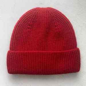 Bonnets en acrylique unisexes tendance pour l'hiver Vente en gros Logo tissé personnalisé Vêtements d'hiver Bonnets chauds pour unisexe de qualité supérieure - Product Image 4