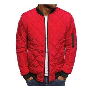Blouson d'hiver matelassé à capuche avec isolation rembourrée, doublure respirante, coque protectrice, logo frontal pour l'approvisionnement en gros - Product Image 2