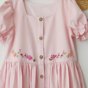 Vestido de lino suave bordado a mano para niñas, estilo informal para el primer cumpleaños de niños pequeños, OEM hecho en Vietnam - Product Image 6