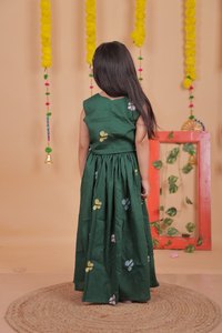 Modern Traditional Indian Designs Cotton Lehenga Choli with <b>Hairband</b> for Kids Girls for Party Wear Bulk Price in India - Product Image 2