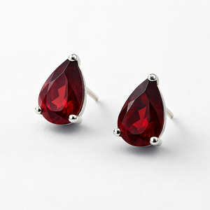 Boucles d'oreilles clous en argent sterling plaqué rhodium avec grenat taille poire pour femmes et enfants - Bijoux cadeau romantique pour mariages et fêtes - Product Image 2