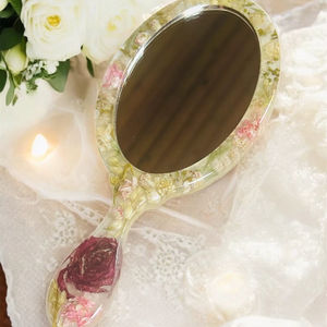 Espejo de Mano de Resina con Acabado Liso y Brillante, Perfecto para Uso Diario, Maquillaje o Fines Decorativos, Agrega un Toque Elegante - Product Image 1