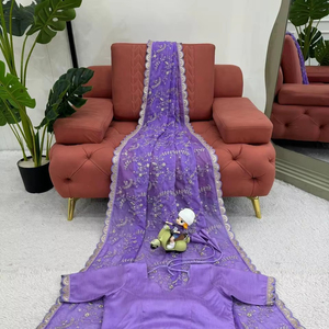 Soie Tibby lourde avec codage avec séquence Saree de travail en dentelle fantaisie et chemisier en soie Mono Banglori avec fil et travail de séquence - Product Image 1