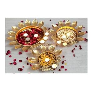 Superventas Metal Urli Diya Pack de 3 con latón para decoración interior del hogar Diwali Bowl Diya para decoración del hogar - Product Image 1