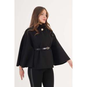 Ventes en gros de manteaux noirs pour femmes avec ceinture et style poncho à un seul bouton - Product Image 5
