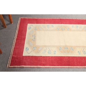 Alfombra vintage de 3.7x5.9 pies, alfombra turca pequeña, geométrica roja y beige con elementos florales. - Product Image 4