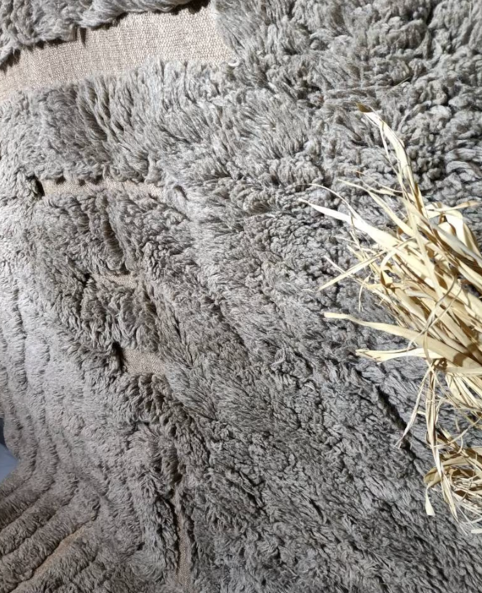 สีเทาเข้ม