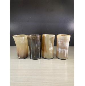 Verre Viking en corne naturelle artisanal |   Gobelet en corne polie pour les boissons - Product Image 1