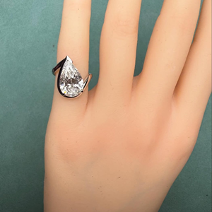 Bague de fiançailles en moissanite de 4 carats, coupe poire, or rose 10 carats, bijoux fins classiques, vente en gros, best-seller - Product Image 3