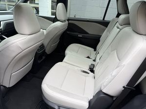 Lexus LX 350 2024 Usado, Lujo, Tracción en las Cuatro Ruedas, Volante a la Izquierda, Emisión Euro III, 5 Asientos - Product Image 2