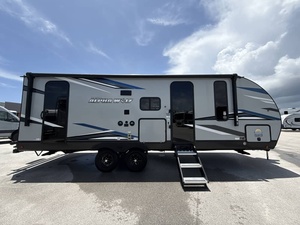 Autocaravana Usada 2022 F-o-r-e-s-t R-i-v-e-r A-l-p-h-a W-o-l-f 23DBH-L - Product Image 3