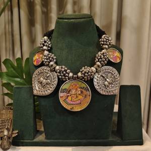 Magnifique ensemble collier et boucles d'oreilles de créateur Paatri Ghungroo Gutchha |   Bijoux en laiton élégants pour mariage, fiançailles et fêtes | - Product Image 4