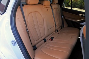BMW X5 2019 Blanc SUV Automatique Turbo Sièges en Cuir R20 Conduite à Gauche Essence Occasion Phares LED Toit Panoramique - Product Image 3