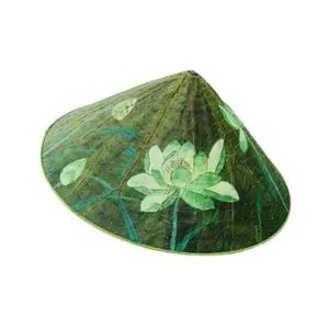 Topi kerucut Vietnam Non La Sen kreatif dikombinasikan dengan daun teratai