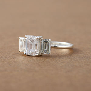 Esmeralda corte laboratorio cultivado diamante tres piedras ajuste lujoso platino anillo de compromiso estilo de moda anillo de regalo para mujeres IGI - Product Image 6