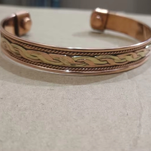 Bracelet en cuivre massif réglable fait à la main Design traditionnel manchette moderne Antique de qualité supérieure pour les bracelets de mode de santé - Product Image 1
