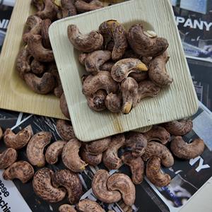 Noix de cajou en gros W320 bio, grillées au sel, 100% naturelles du Cambodge, fabrication OEM/ODM disponible - Product Image 1