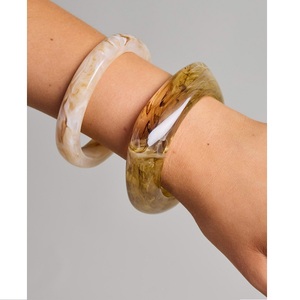 Nueva pulsera de resina acrílica de moda, pulsera de resina gruesa cuadrada y redonda geométrica exagerada para mujer - Product Image 2