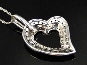 Design élégant coeur ouvert S925 argent avec pendentif diamant rond Moissanite pour cadeaux et vêtements de fête - Product Image 4