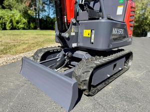 LIVRAISON GRATUITE CFG MX15R MINI-EXCAVATRICE 15 CV, COMMANDE PILOTÉE, LAME AVANT DE 36 POUCES, BAC DE CREUSAGE DE 16 POUCES, FILTRE HYDRAULIQUE, PLC, APPROUVÉ EPA CE - Product Image 4