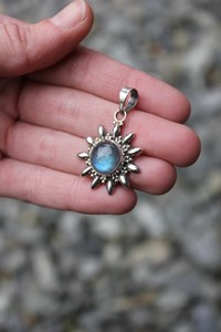 Pendentif Labradorite léger en argent sterling 925 fait à la main de 44 grammes Bijoux cadeaux vintage uniques en plaqué or - Product Image 3