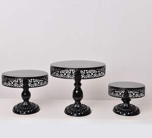 Elegante soporte de pastel de metal hecho a mano con detalles intrincados, perfecto para la decoración de la pieza central de la fiesta de exhibición de postres de boda - Product Image 3