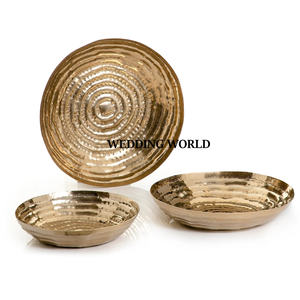 Juego de tres bandejas de metal para chocolate Plateado Plato de chocolate de diseño Forma redonda Bandeja de chocolate de lujo nueva - Product Image 2