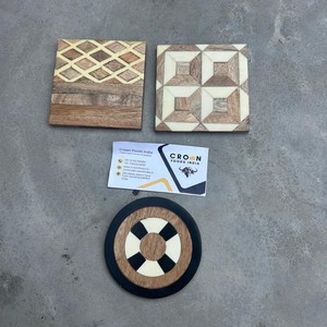 Juego de Posavasos Redondos de Madera de Acacia y Resina Epoxi, Diseño de Lujo, Hechos a Mano, Ecológicos, para Bebidas y Decoración de Mesa - Product Image 1