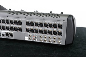 Nouvelle console de mixage numérique Behring er X32 Compact 40 entrées 25 bus - Product Image 2