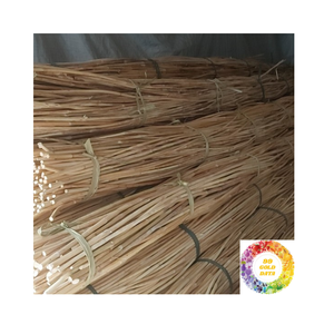 Poteaux en rotin naturel de qualité supérieure Canne à manau lisse Matériau idéal pour les conceptions de meubles créatives et les décorations personnalisées - Product Image 2