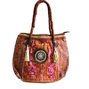 Sac banjara indien artisanal pour femmes sac à bandoulière de luxe personnalisé avec broderie vintage de style bohème pour le shopping en soirée et la mode - Product Image 1