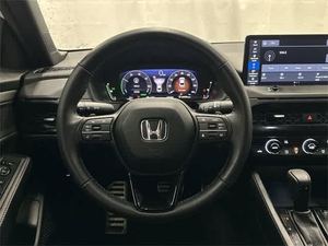 USADO EN EXCELENTES CONDICIONES Y A UN PRECIO ASEQUIBLE, 2024 Platinum White Pearl H - Accord Hybrid Sport FWD Sedán Automático con Asientos de Cuero y Techo Corredizo - Product Image 2