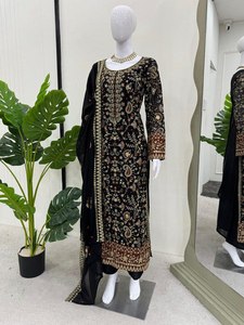 Lourd Faux Georgette Broderie Noir Couleur Pleine Longueur Occasion-porter Élégant Regal À La Mode Salwar Costume Avec Dentelle Travail Dupatta - Product Image 4