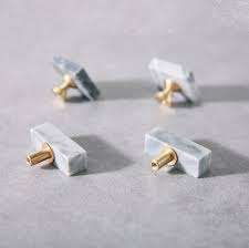 สีขาวธรรมชาติ