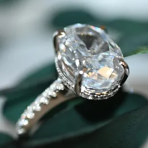 แหวนหมั้นเพชรโมอิสทรงรี4CT ชุบทองคำขาว14K พร้อมรัศมีที่ซ่อนอยู่ในสไตล์หรูหรา - Product Image 5