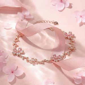 กำไลข้อมือเจลิยา ซากุระ เชอร์รี่ บลอสซั่ม โรสโกลด์ประดับเพทายและมุก - Product Image 3