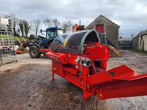 Envío Gratis: Procesador de Leña Profesional Hakki Pilke 43 Pro, 15 Toneladas, Capacidad de Troncos de 430 mm, PTO / 15kW Eléctrico Hidráulico con Transportador - Product Image 1
