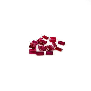 Rubis naturels de Bangkok, baguettes calibrées 4x8mm et 5x10mm, taille brillante ovale coussin, couleur jaune gemme, finition dorée à facettes - Product Image 1