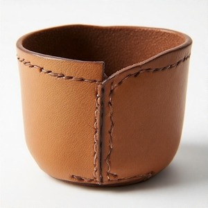 Jardinière en cuir de luxe fabriquée à la main pour les coins intérieurs sophistiqués avec une élégante finition de texture naturelle rustique - Product Image 2