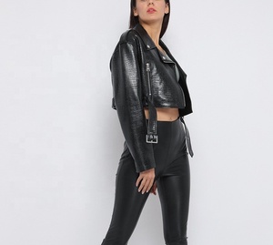 Veste en cuir de vache pour femmes noires avec finition vernie brillante Style motard classique Toile de luxe Imperméable et écologique - Product Image 2