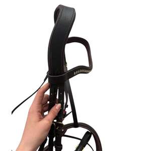 Elegante personalizado Snaffle Horse Brida Set Cuero Acero inoxidable Hebilla Piedras de cristal Ecuestre Moda Noseband Brow Band - Product Image 4