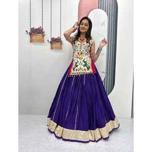 Lanzamiento Navratri Special Lehenga Choli con Seis metros Big Flair - Product Image 1
