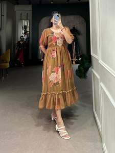 2025 Hit diseño estilo moderno diario y días de oficina desgaste hasta la rodilla patrón Floral recto Kurta traje para mujeres y niñas desgaste - Product Image 3
