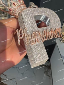 Colgante de Corona con Inicial Personalizada, con Incrustaciones de Diamantes Moissanite, Estilo Hip Hop de Lujo, Colgante de Letra en Acero Inoxidable, Nombre Personalizado - Product Image 3