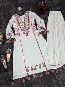 Costume Salwar en soie fabriqué à la main de créateur, robe longue pakistanaise Kameez Dupatta à la mode pour les cérémonies de mariage et de fête - Product Image 4