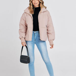 Las últimas chaquetas acolchadas y acolchadas con cremallera para mujer de otoño e invierno OEM, chaquetas acolchadas personalizadas para mujer - Product Image 2